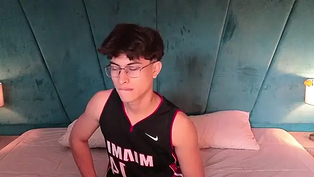 Aaron Eze online show from 02/12/26, 08:37