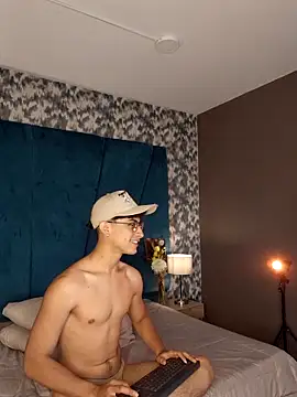 Aaron Eze online show from 02/17/26, 09:43