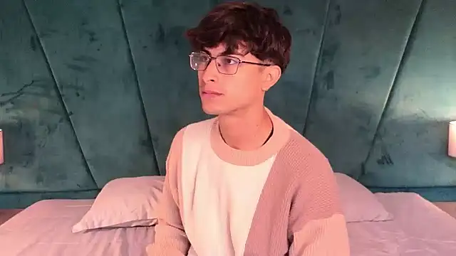 Aaron Eze online show from 04/14/26, 12:33