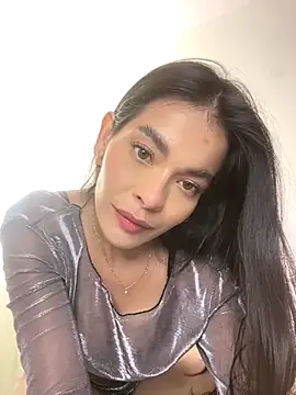 Snapshot of Esmeraldalcl chatting on 11/18/25, 09:08 Esmeraldalcl online show from 11/18/25, 09:08