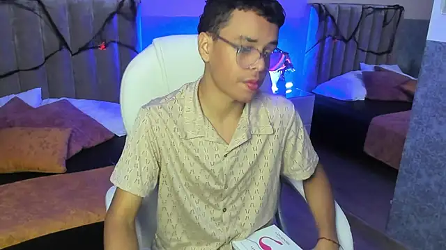 Xavier Fox    online show from 10/28/25, 04:27