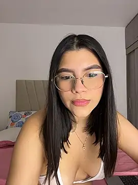 Julietalcl online show from 04/04/26, 09:07