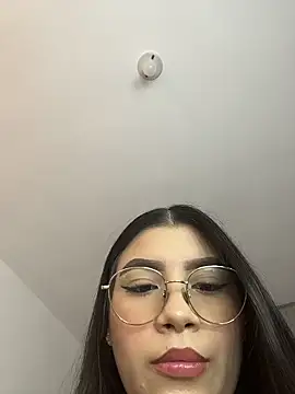 Julietalcl online show from 04/20/26, 07:37