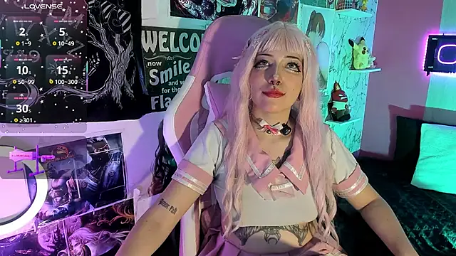 AuroraChannn online show from 11/17/25, 09:42