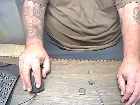 awynn1980 online show from 10/31/25, 04:19