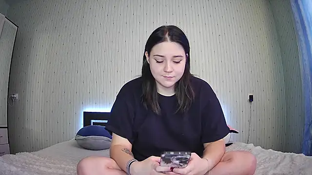 Snapshot of CoupleTwee chatting on 11/22/25, 10:36 CoupleTwee online show from 11/22/25, 10:36