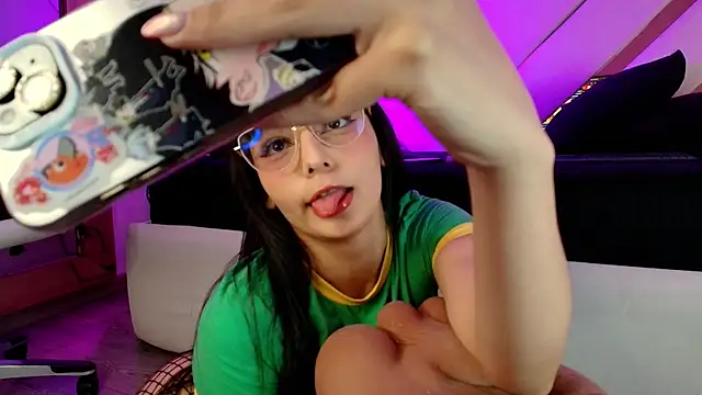 michelle cutee  online show from 06/29/26, 07:58
