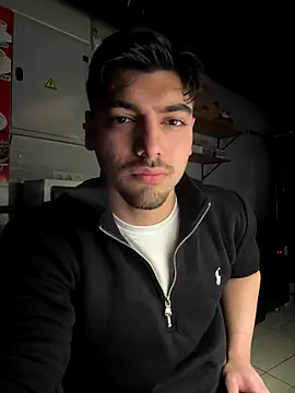 Snapshot of emir343475 chatting on 11/05/25, 10:10 emir343475 online show from 11/05/25, 10:10