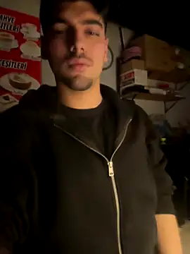 Snapshot of emir343475 chatting on 11/18/25, 05:06 emir343475 online show from 11/18/25, 05:06