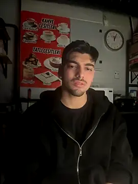 Snapshot of emir343475 chatting on 11/26/25, 09:05 emir343475 online show from 11/26/25, 09:05