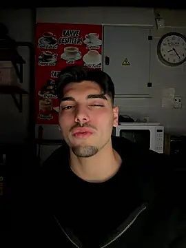 Snapshot of emir343475 chatting on 01/09/26, 05:26 emir343475 online show from 01/09/26, 05:26