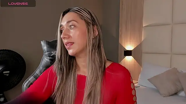 Snapshot of karlyy_ chatting on 11/20/25, 02:12 karlyy online show from 11/20/25, 02:12