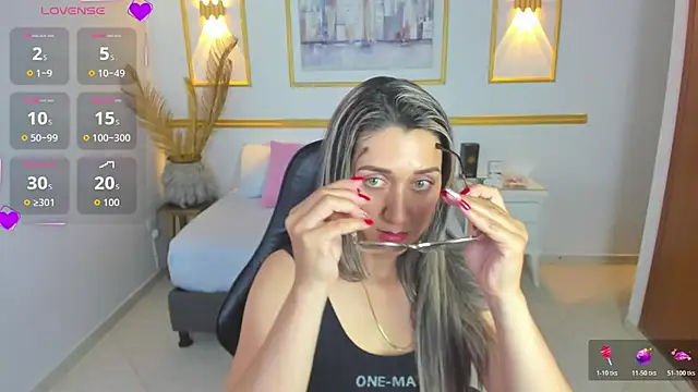 Snapshot of karlyy_ chatting on 11/21/25, 07:12 karlyy online show from 11/21/25, 07:12