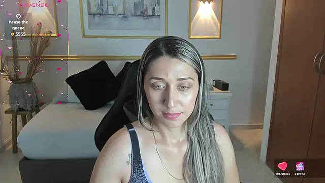 Snapshot of karlyy_ chatting on 12/01/25, 07:41 karlyy online show from 12/01/25, 07:41