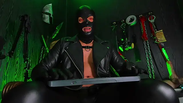 Snapshot of Master_Connor_BDSM chatting on 07/15/26, 10:04 Master Connor BDSM online show from 07/15/26, 10:04