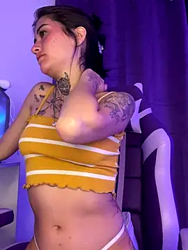 Snapshot of Maiaaa_11 chatting on 11/23/25, 02:44 Maiaaa 11 online show from 11/23/25, 02:44