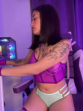 Snapshot of Maiaaa_11 chatting on 12/18/25, 02:39 Maiaaa 11 online show from 12/18/25, 02:39