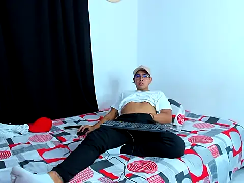 Snapshot of kelvin_276 chatting on 02/07/26, 12:03 kelvin 276 online show from 02/07/26, 12:03