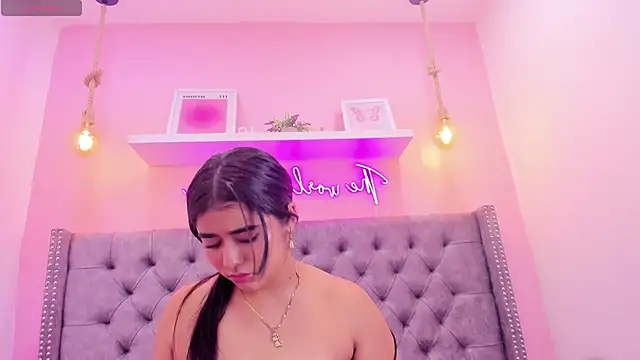 Sophiia 77 online show from 10/29/25, 10:22