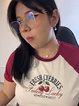 Snapshot of _Bella_7 chatting on 12/16/25, 02:49 Bella 7 online show from 12/16/25, 02:49