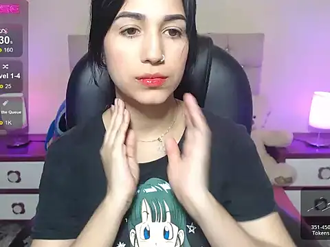 gabyy cute  online show from 11/18/25, 11:15