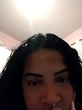 Snapshot of Yse_Morena chatting on 10/17/25, 05:10 Yse Morena online show from 10/17/25, 05:10