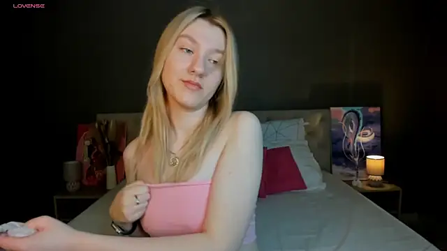 Snapshot of LinaRayy chatting on 10/18/25, 09:32 LinaRayy online show from 10/18/25, 09:32