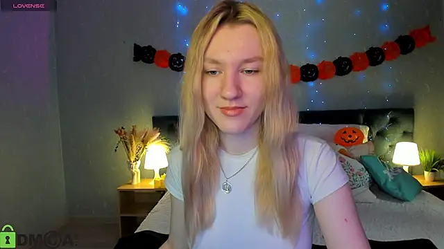 Snapshot of LinaRayy chatting on 10/22/25, 09:31 LinaRayy online show from 10/22/25, 09:31