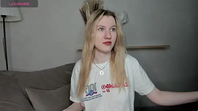 Snapshot of LinaRayy chatting on 12/02/25, 08:08 LinaRayy online show from 12/02/25, 08:08