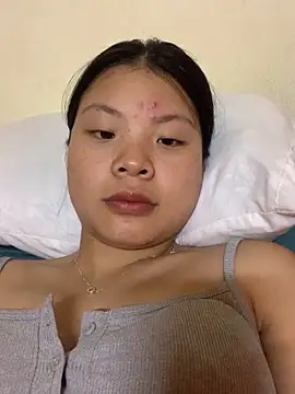 Snapshot of Nekzika chatting on 10/28/25, 03:43 Nekzika online show from 10/28/25, 03:43