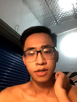 liamhn2k4 online show from 10/17/25, 02:08