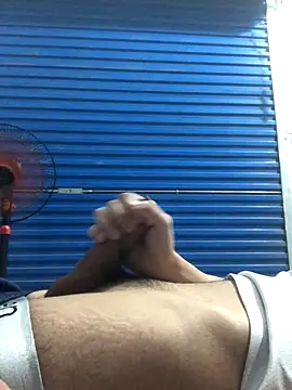 liamhn2k4 online show from 10/18/25, 02:29