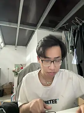 liamhn2k4 online show from 03/30/26, 05:58