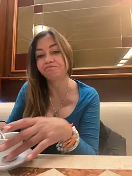 Snapshot of gabriellacali chatting on 11/27/25, 08:00 gabriellacali online show from 11/27/25, 08:00