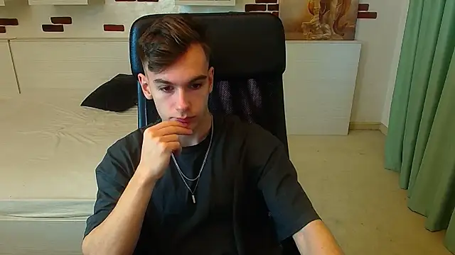 Snapshot of BradyFlint chatting on 11/28/25, 10:29 BradyFlint online show from 11/28/25, 10:29