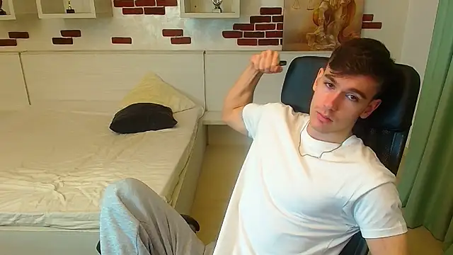 Snapshot of BradyFlint chatting on 12/05/25, 06:11 BradyFlint online show from 12/05/25, 06:11