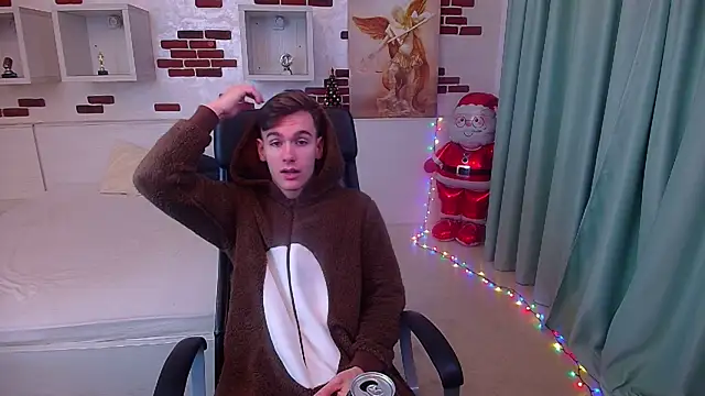 Snapshot of BradyFlint chatting on 12/16/25, 05:23 BradyFlint online show from 12/16/25, 05:23