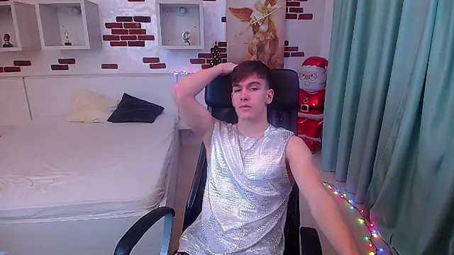 Snapshot of BradyFlint chatting on 12/17/25, 05:24 BradyFlint online show from 12/17/25, 05:24