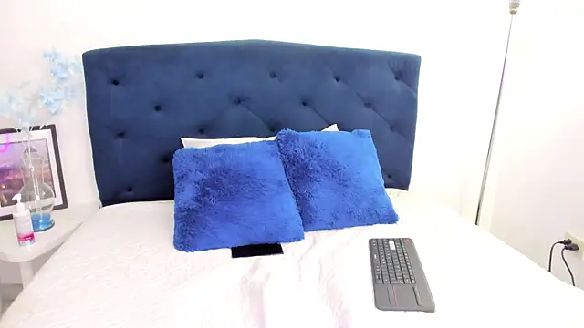 Scarlett Glows1 online show from 11/15/25, 07:21