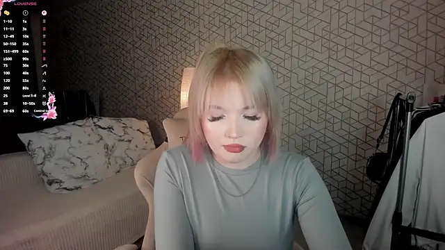 NayaValen online show from 01/10/26, 03:41