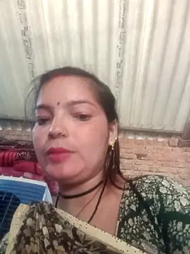 Snapshot of M-MAYA chatting on 11/15/25, 08:22 M-MAYA online show from 11/15/25, 08:22