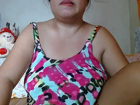 Snapshot of lovenaya chatting on 05/21/26, 01:12 lovenaya online show from 05/21/26, 01:12