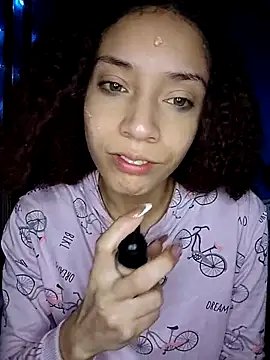 Snapshot of Luna-Vixen1 chatting on 11/19/25, 10:26 Luna-Vixen1 online show from 11/19/25, 10:26