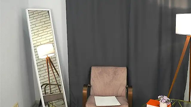 Snapshot of SabraDonkle chatting on 10/21/25, 10:49 SabraDonkle online show from 10/21/25, 10:49