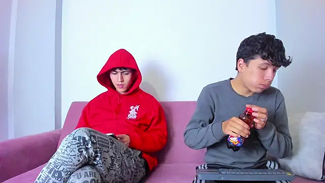 hoot booys  online show from 04/08/26, 09:15