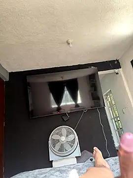 Snapshot of RMorales91 chatting on 10/31/25, 03:24 RMorales91 online show from 10/31/25, 03:24