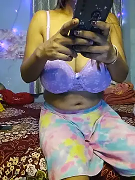 Snapshot of Desi_Maya69 chatting on 06/14/26, 06:32 Desi Maya69 online show from 06/14/26, 06:32