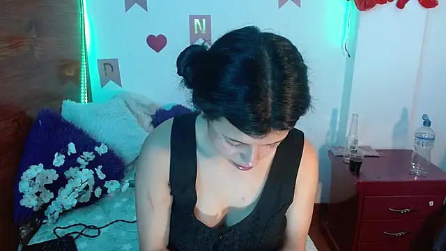 petite coral online show from 12/01/25, 04:34