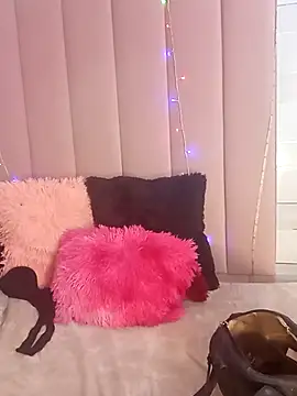 petite coral online show from 02/06/26, 03:33