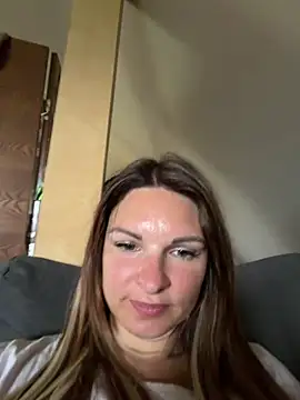 Snapshot of kinkysarahx chatting on 05/13/26, 08:01 kinkysarahx online show from 05/13/26, 08:01